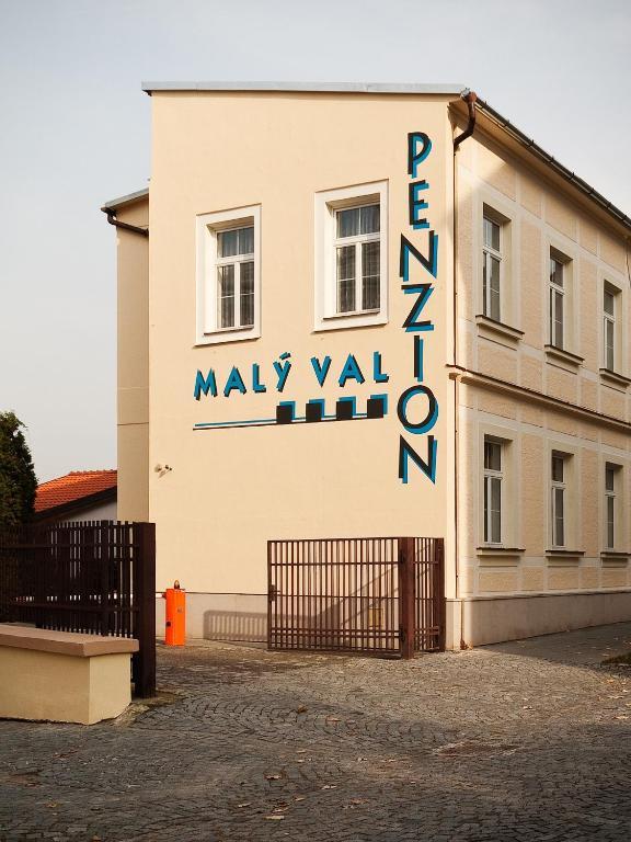 Penzion Maly Val Kroměříž エクステリア 写真